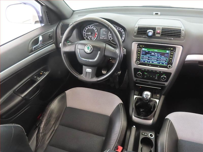 Škoda Octavia (2010) RS 2.0 TDI, Xenony, Tempomat - fotka 7 z 14