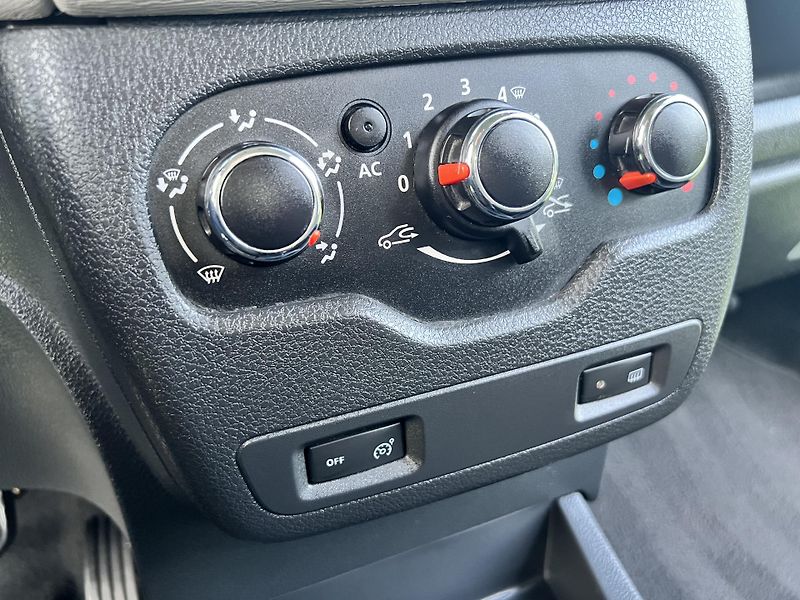 Dacia Lodgy 1.5DCI 79KW,7MÍST,KLIMA,NAVI - fotka 41 z 44