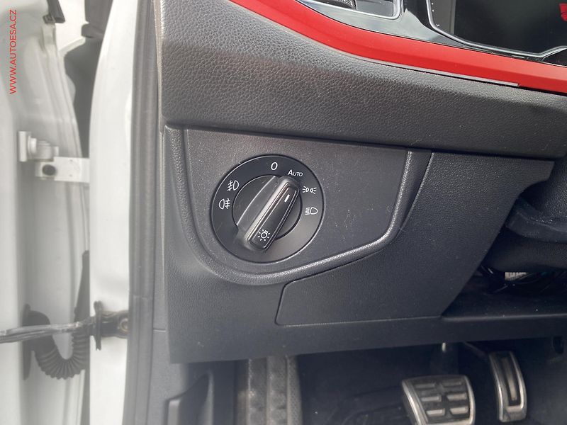 Volkswagen Polo (2018) 2.0TSi, GTi, DSG, LED - fotka 13 z 17