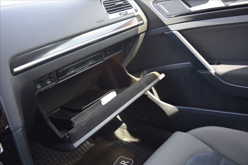 Volkswagen Golf 2,0 TDI 110KW KAMERA XENONY - fotka 44 z 48