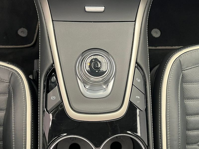 Ford S-MAX 2.5 HEV Vignale 7 míst - fotka 31 z 56