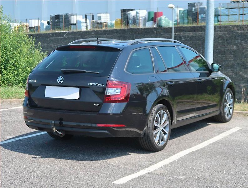 Škoda Octavia (2017) Ambition Plus 2.0 TDI, 4X4 - fotka 5 z 19