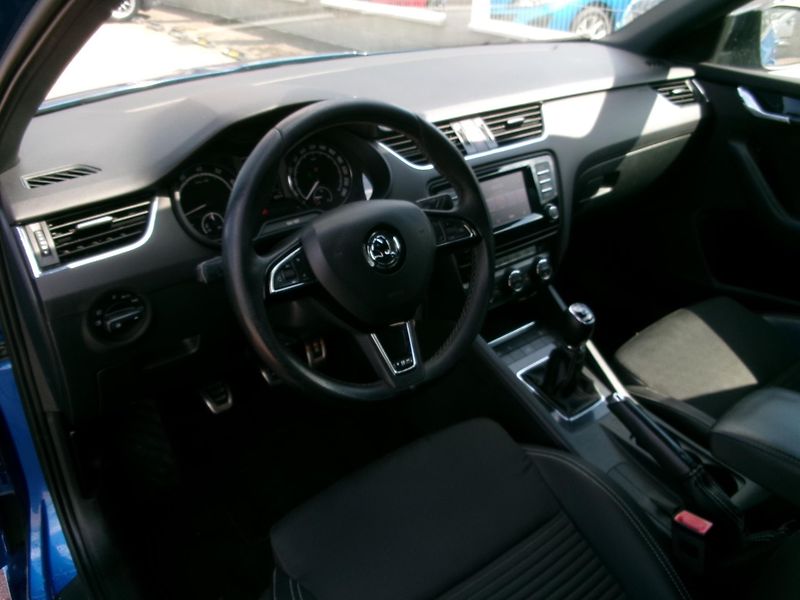 Škoda Octavia (2014) 2,0TSi VRS AC TEMP VÝHŘEV - fotka 33 z 39