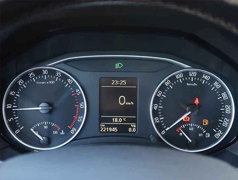 Škoda Octavia (2009) Laurin&Klement 2.0 TDI, Xenony - fotka 11 z 25