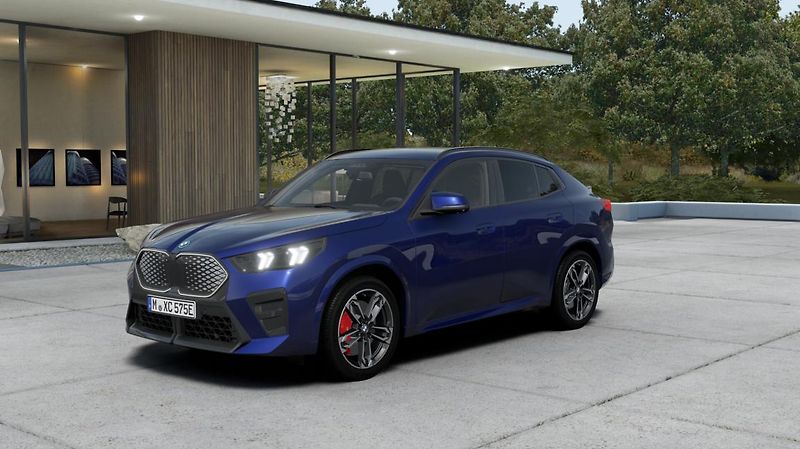 BMW iX2 xDrive30 - fotka 2 z 14