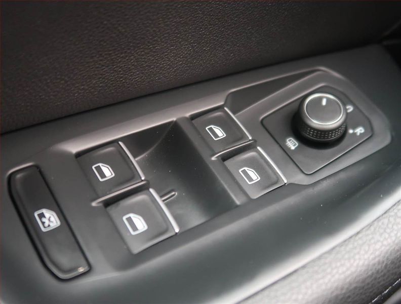Volkswagen Passat (2015) Highline 2.0 TDI, Serv.kniha - fotka 18 z 19