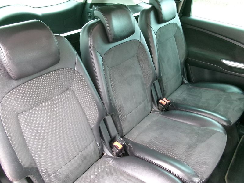 Ford S-MAX 2,0TDCi PANORAMA AC TEMP - fotka 15 z 23
