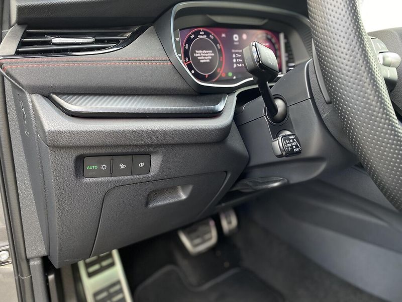 Škoda Octavia Combi 2,0 TSI 195 kW RS DSG - fotka 12 z 28