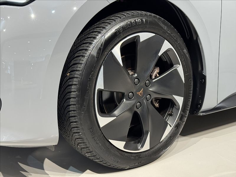 Cupra Born 150kW LED SoH 96,5% PDC - fotka 7 z 48