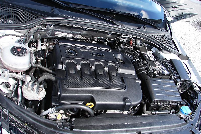 Škoda Octavia 2.0 TDi DSG LED NAVI ČR-ZADÁNO - fotka 35 z 43
