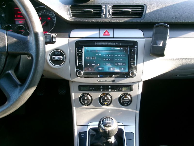 Volkswagen Passat (2007) 2,0TDI 103kW AC TEMP HF - fotka 22 z 25