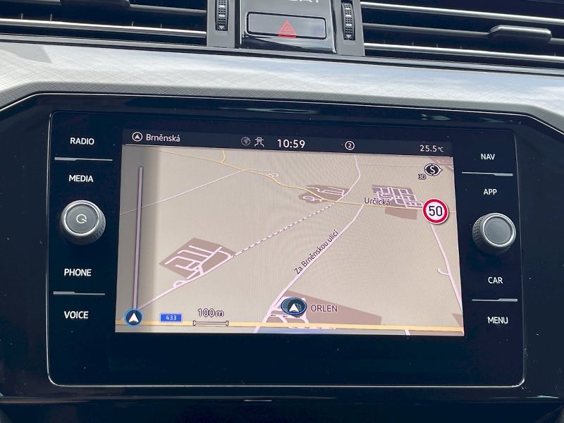 Volkswagen Passat (2021) 1.5 TSI 110 kW DSG Business - fotka 13 z 34