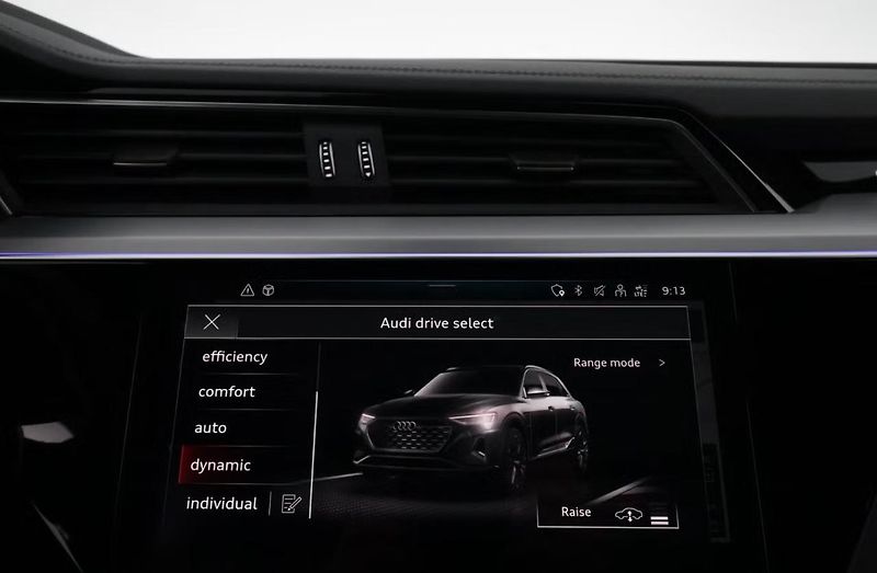 Audi Q8 e-tron 55 Q 360k Matrix Pano 4 zóny  - fotka 20 z 28