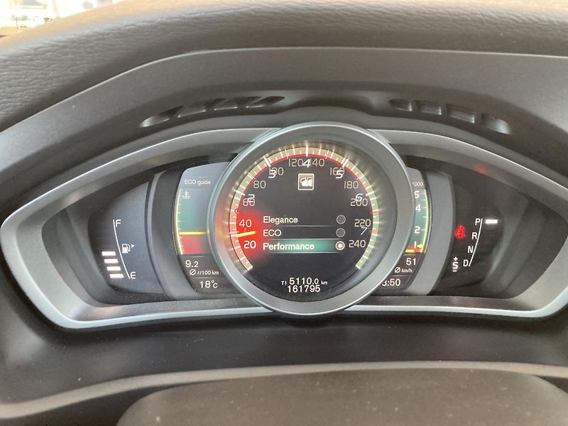 Volvo V40 CROSS COUNTRY T4  - REZERVACE - fotka 35 z 43
