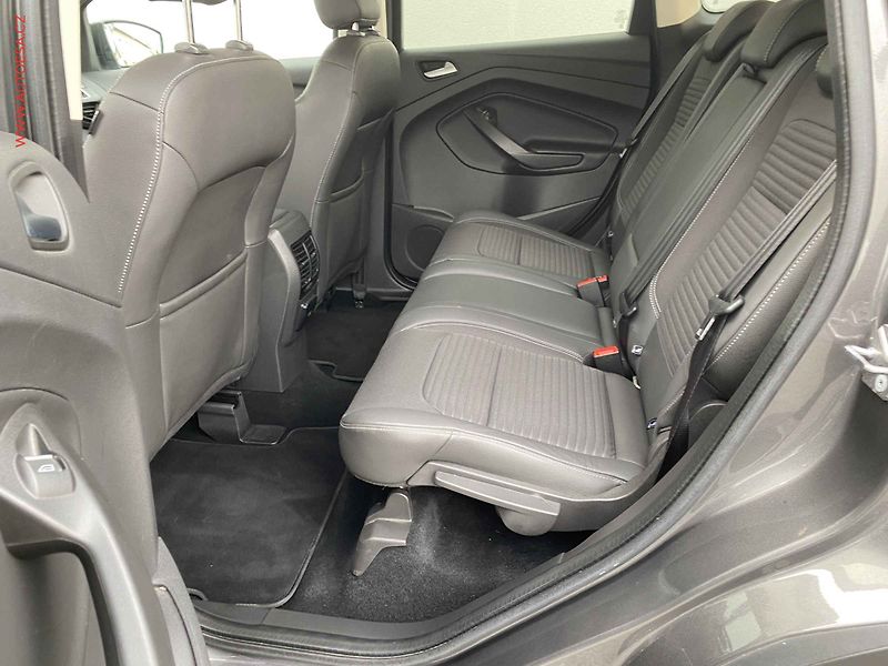 Ford Kuga (2018) 2.0 TDCi AWD, Titanium - fotka 10 z 19