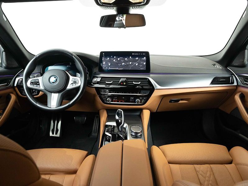BMW Řada 5 545e xDrive Sedan - fotka 12 z 23