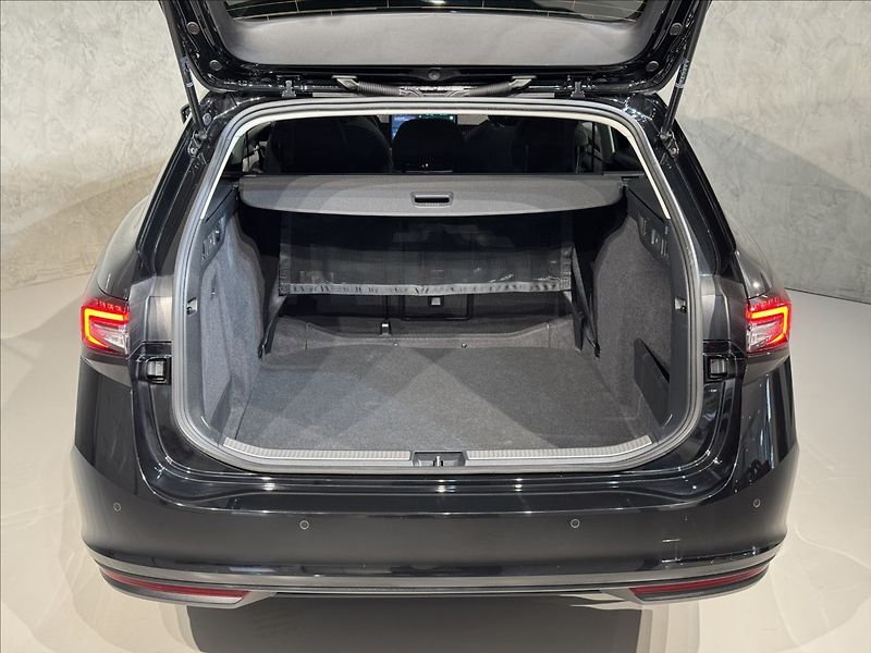 Škoda Superb 2,0 TDi  DSG Selection Assist - fotka 13 z 50