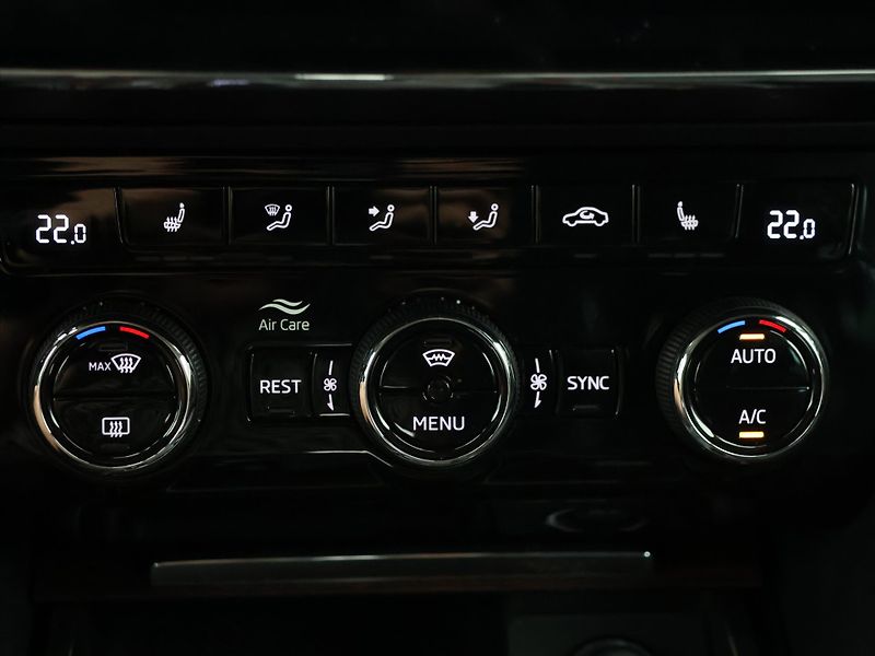 Škoda Superb 2.0 TSI 206KW 4X4 SCOUT CZ - fotka 30 z 39