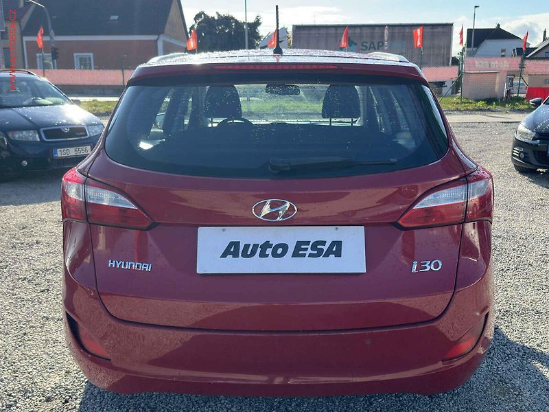 Hyundai i30 (2015) 1.6 16V, ČR, AAC, tempo - fotka 5 z 19