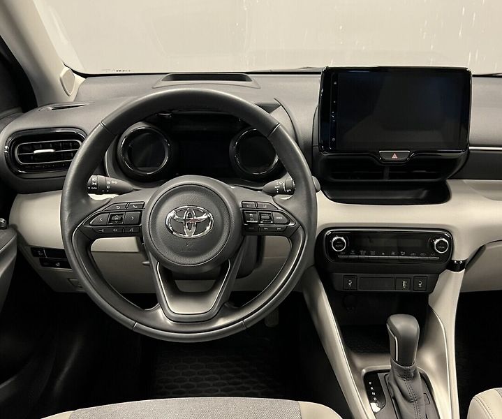Toyota Yaris 1.5 Hybrid AT EXECUTIVE SMART - fotka 5 z 19