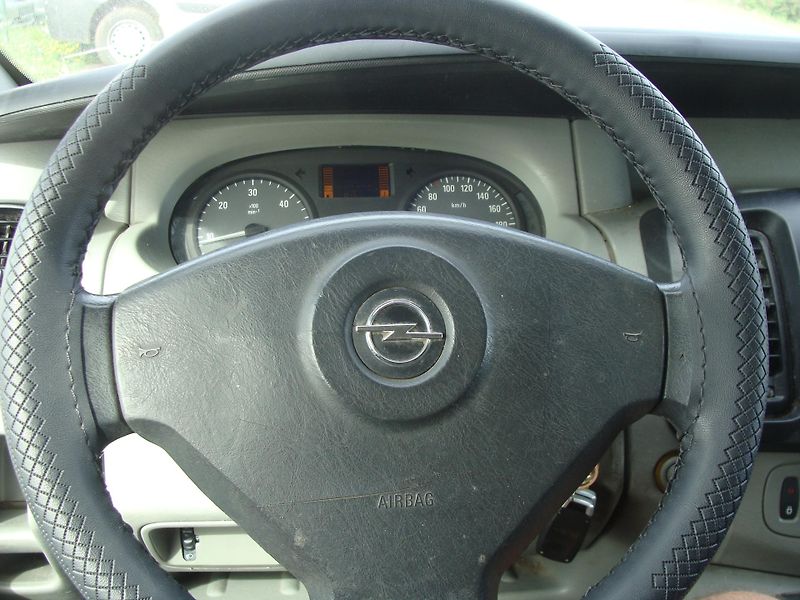 Opel Vivaro 2.0 CDi, 66 kW, tažné zařízení - fotka 12 z 19