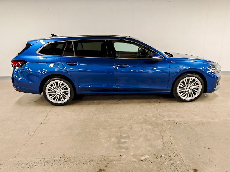 Škoda Superb (2024) Combi 2.0 TSI 195 kW DSG 4x4 L - fotka 27 z 33