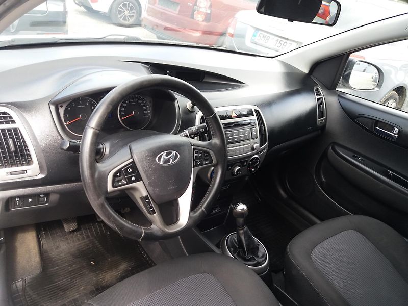 Hyundai i20 1.2i,62kW,KLIMA,SERV.KNÍŽKA - fotka 8 z 16