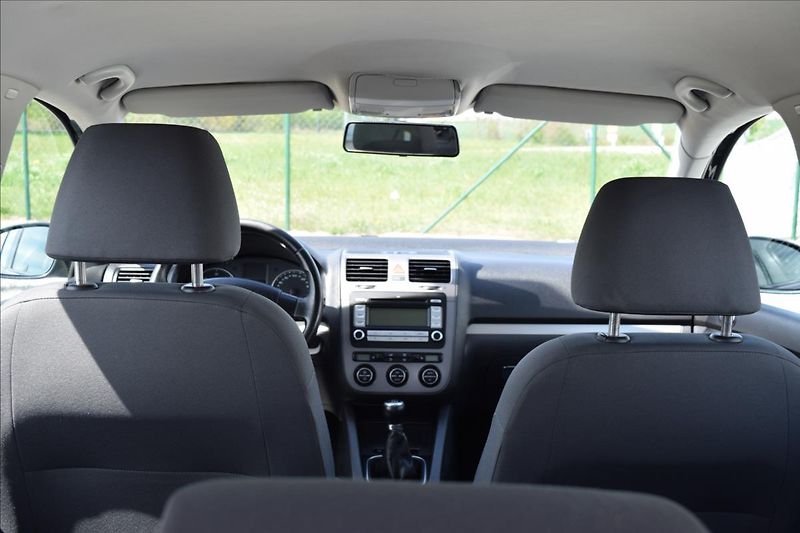 Volkswagen Golf 1,9 TDI 77KW 4X4 PO ROZVODECH - fotka 26 z 46