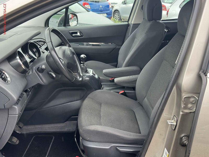 Peugeot 5008 (2015) 1.6 HDi, Navigace - fotka 9 z 20