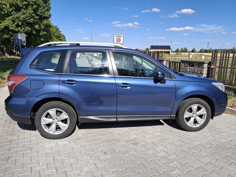 Subaru Forester 2.0 4x4 FACELIT  Rezervace  - fotka 10 z 46