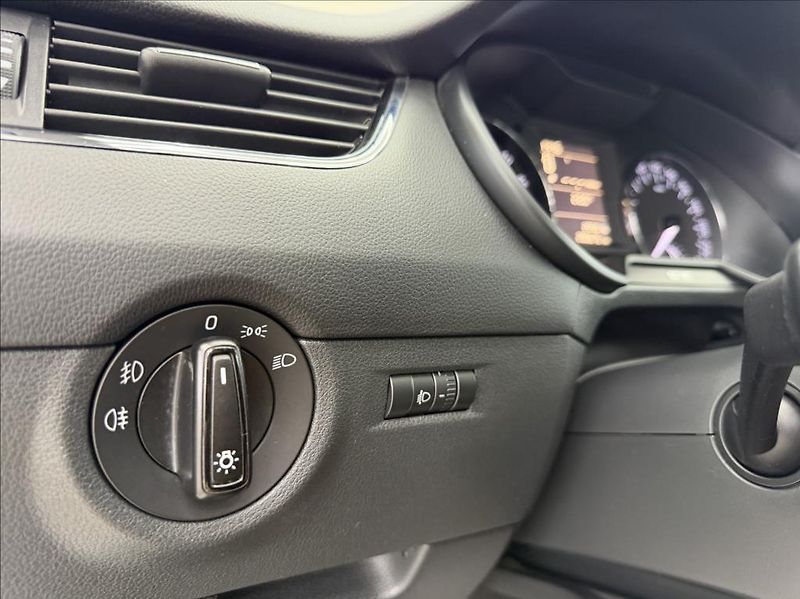 Škoda Octavia 1,6 TDi,digiklima,vyhř.sed,tem - fotka 19 z 25