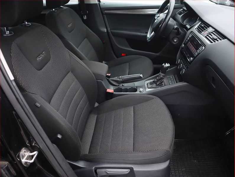 Škoda Octavia (2015) 2.0 TDI, 4X4, Automat - fotka 9 z 19