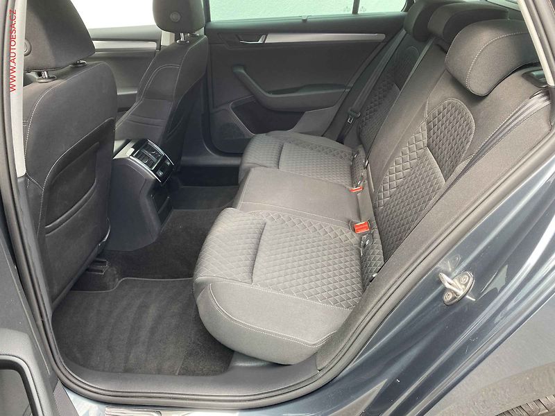 Škoda Superb (2019) 2.0 TDi, Style, bixen, navi - fotka 10 z 19