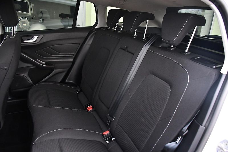 Ford Focus 1.0EcoBoost A/T NAVI 1M ČR - fotka 21 z 38