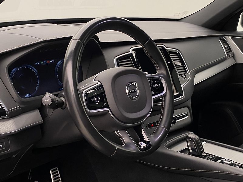 Volvo XC90 B5 AWD R-DESIGN REZERVACE - fotka 18 z 47