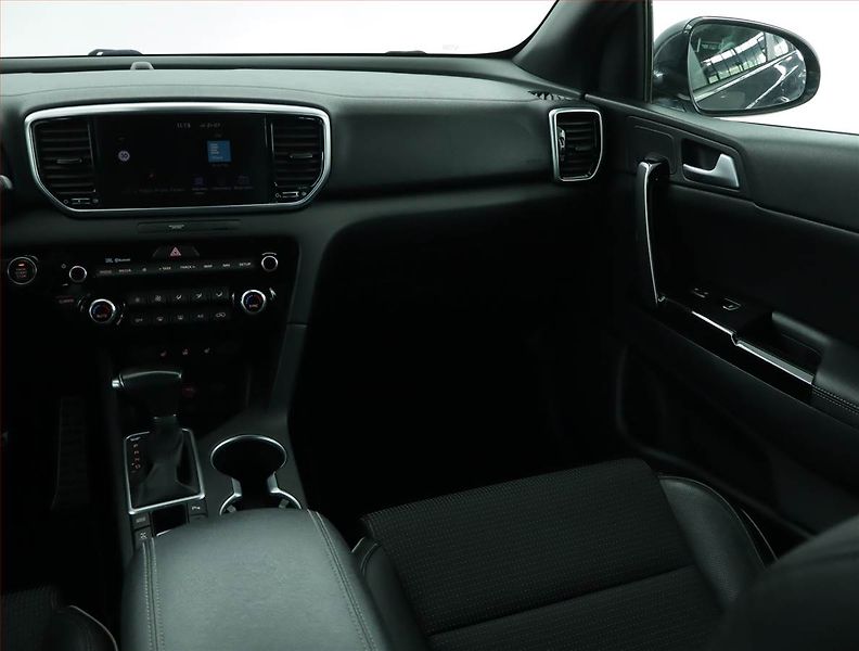 Kia Sportage (2019) 1.6 T-GDI - fotka 8 z 17