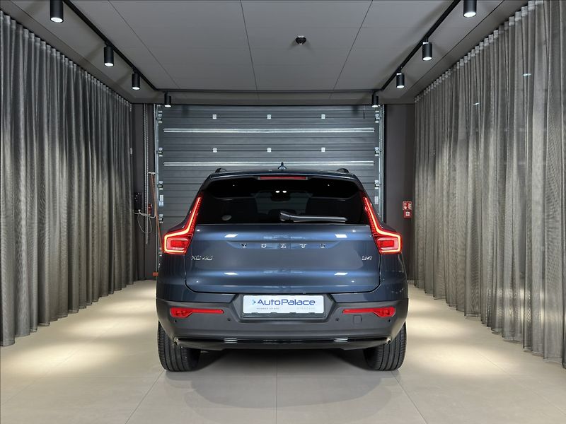 Volvo XC40 (2026) 2,0 B4  Plus - fotka 5 z 29