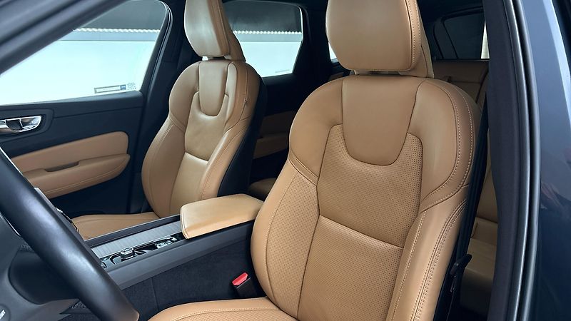 Volvo XC60 2.0 B5 AUT AWD Inscription - fotka 15 z 31