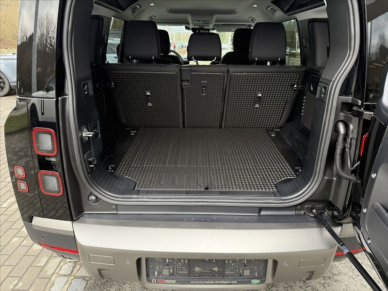 Land Rover Defender (2026) 3,0 110 S D200 - fotka 27 z 29