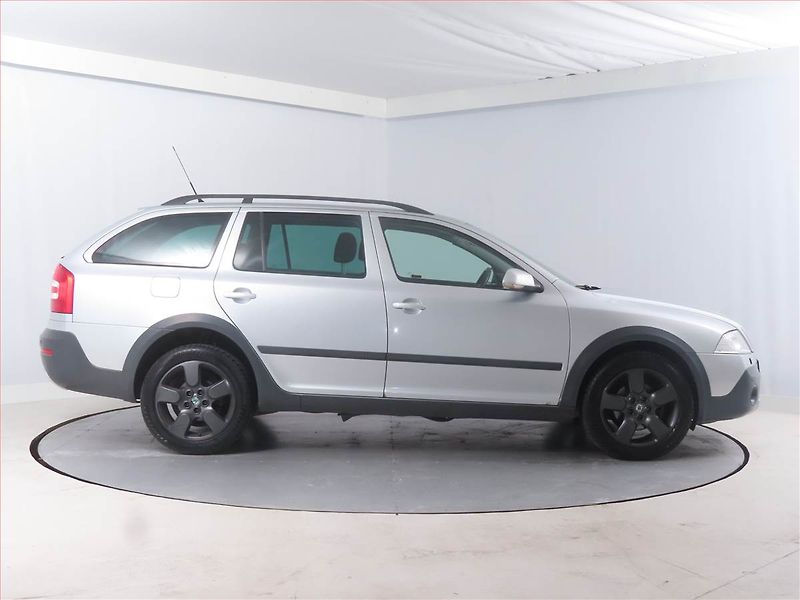 Škoda Octavia (2008) Scout 2.0 TDI, 4X4, Tempomat - fotka 6 z 16