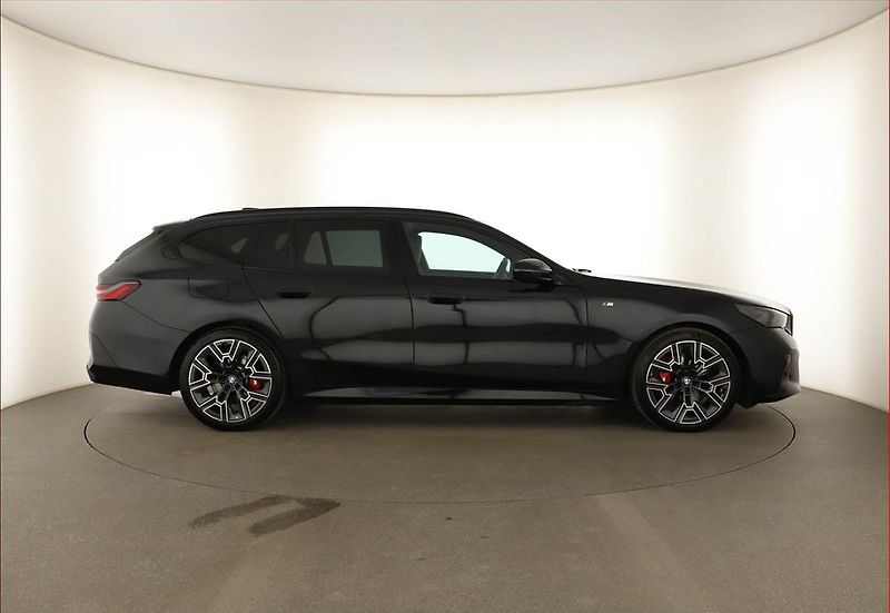 BMW Řada 5 (2025) 540d xDrive - fotka 6 z 22