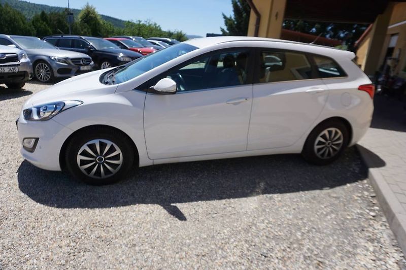 Hyundai i30 (2015) 1,6 1.Majitel  nové v ČR - fotka 5 z 33