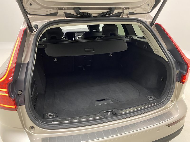 Volvo V60 B4 CORE AUT CZ - fotka 6 z 58