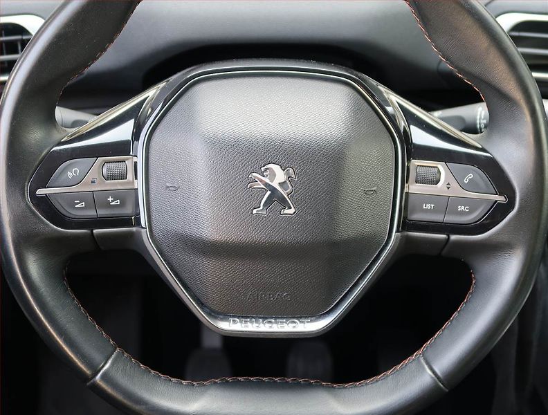 Peugeot 3008 (2017) 1.2 PureTech, Tempomat - fotka 15 z 19