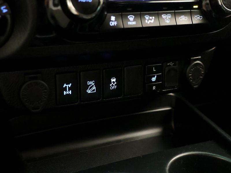 Toyota Hilux 2,4 D-4D 110kW Automat Tažné - fotka 20 z 28