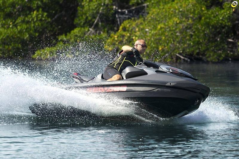 Sea Doo (2027) GTR X 3-up 300hp Audio MY27 - fotka 3 z 4