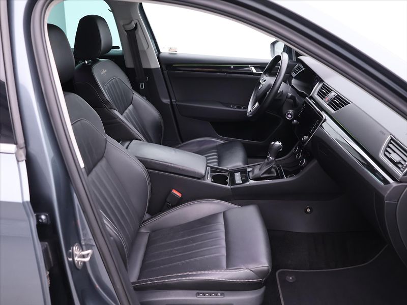 Škoda Superb 2,0 TDI DSG L&K CZ DPH - fotka 15 z 40