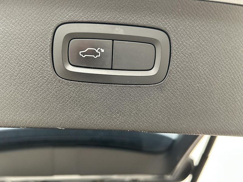 Volvo XC90 2.0 D5 4x4 Mommentum PRO - fotka 29 z 29