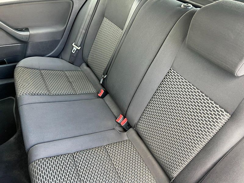Volkswagen Golf (2010) Variant 1.4 16V 59kW - fotka 18 z 26