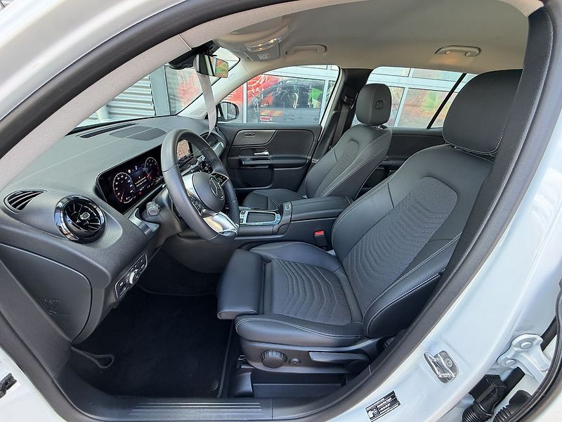 Mercedes-Benz GLB 4 MATIC - fotka 15 z 35